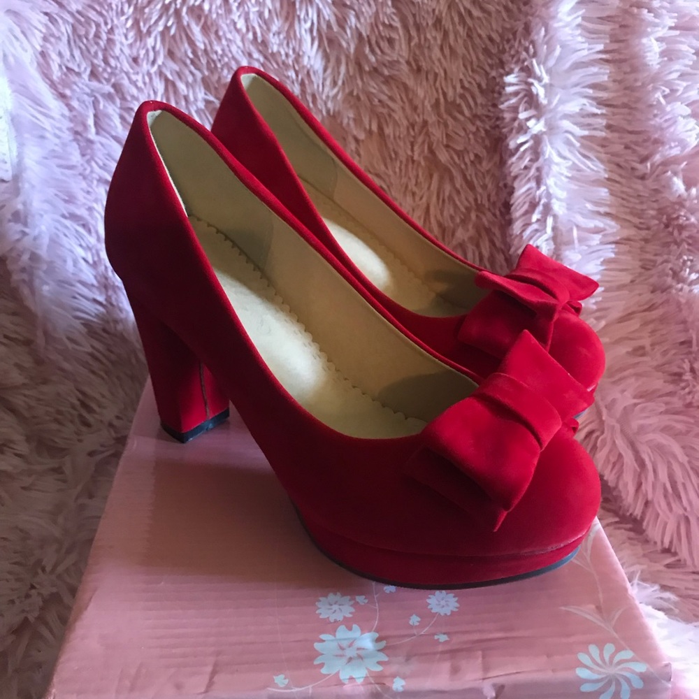 #267 NWOT Red Suede platform Heels